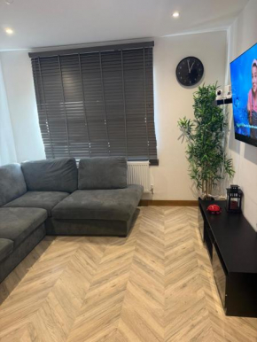 1BR-Sleeps2-Parking-NearLondon-Central